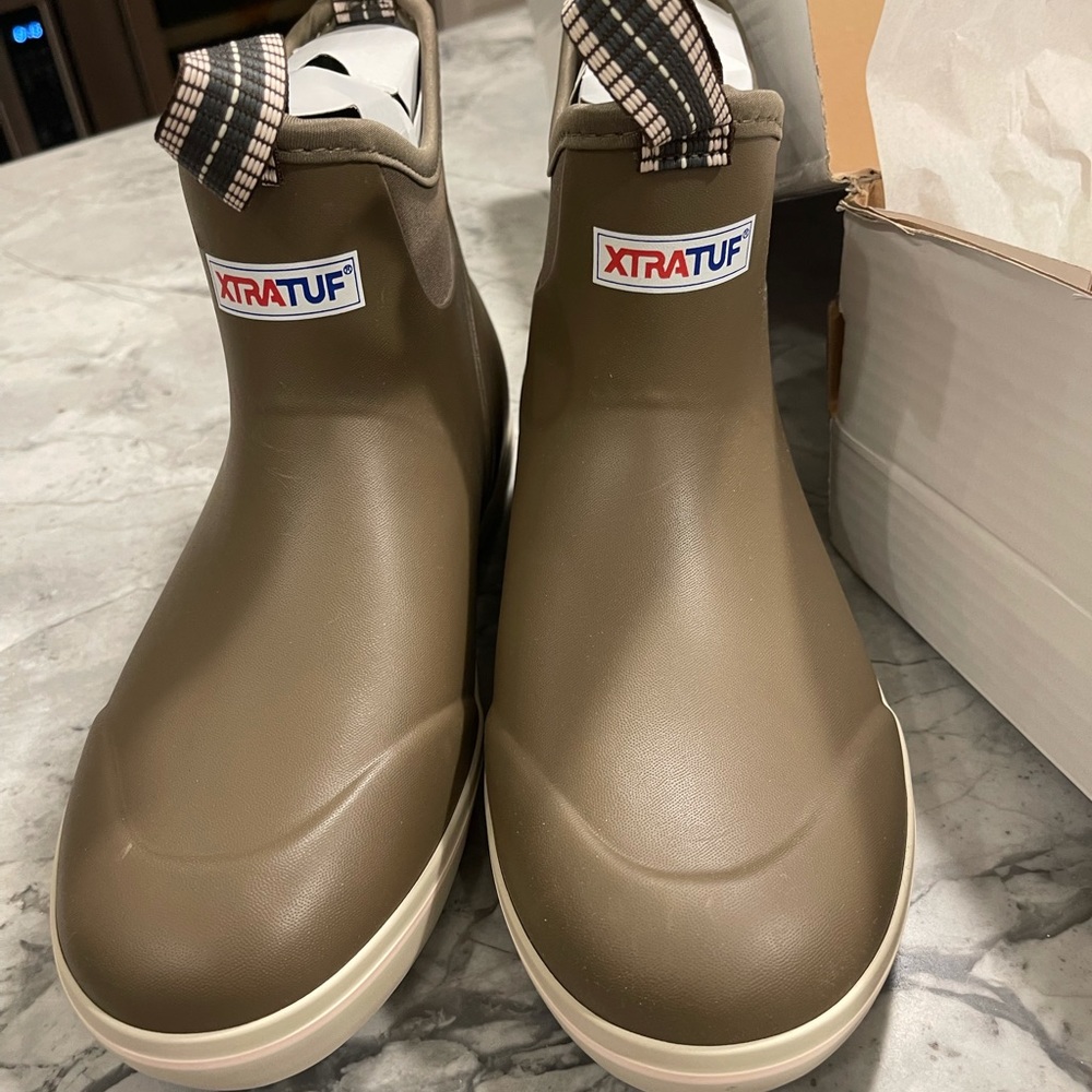 NWT Xtratuf Women’s Ankle Deck Boot